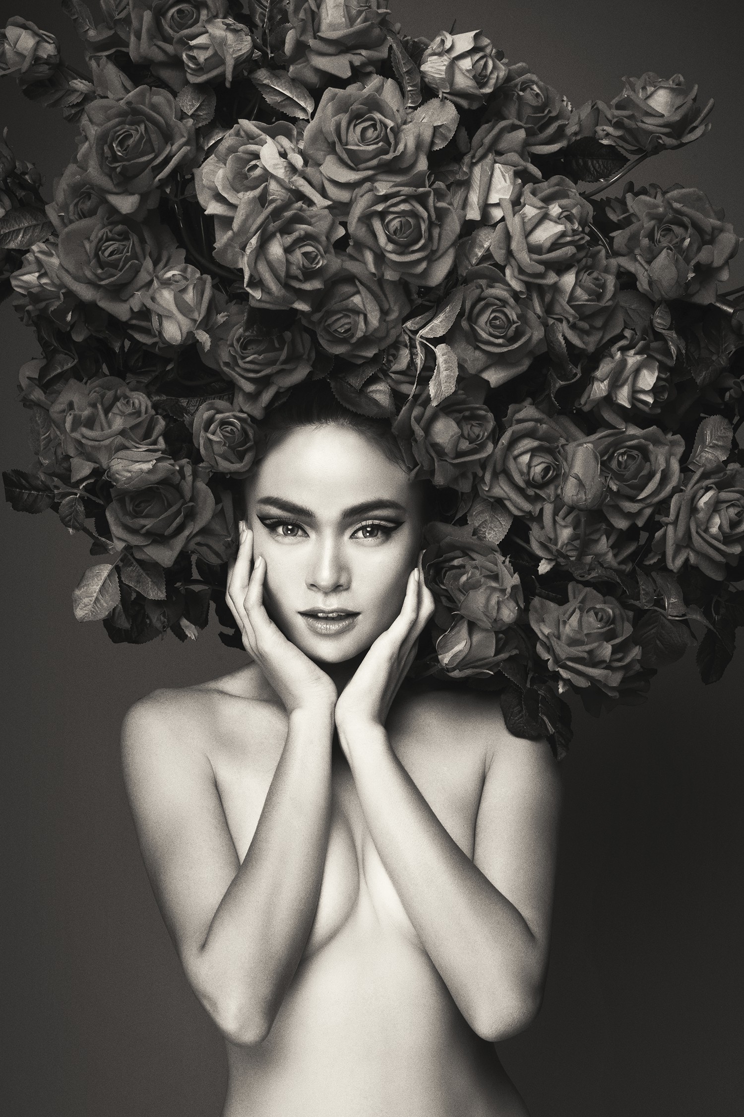 Hà Tăng vai trần, Kỳ Duyên cùng loạt mỹ nhân Việt khác trút bỏ xiêm y trong bộ ảnh của NTK Đỗ Mạnh Cường